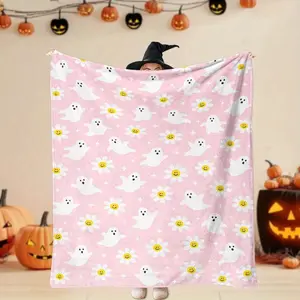 1Pc Halloween Blanket With Adorable Ghosts & Daisies Design - Soft, Warm Flannel Throw For Cozy Naps, Camping, Travel, Car & Office Decor - Perfect Gift For Friends, Family & Lovers, Halloween Decorations