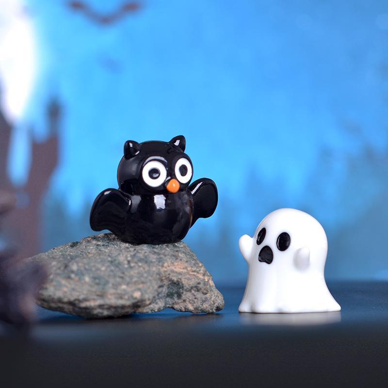 Cartoon Ghost Ornament, 6 Counts Mini Cute Micro Landscape Ornaments, Desktop Decoration for Home Dormitory Office Living Room Festival Gift