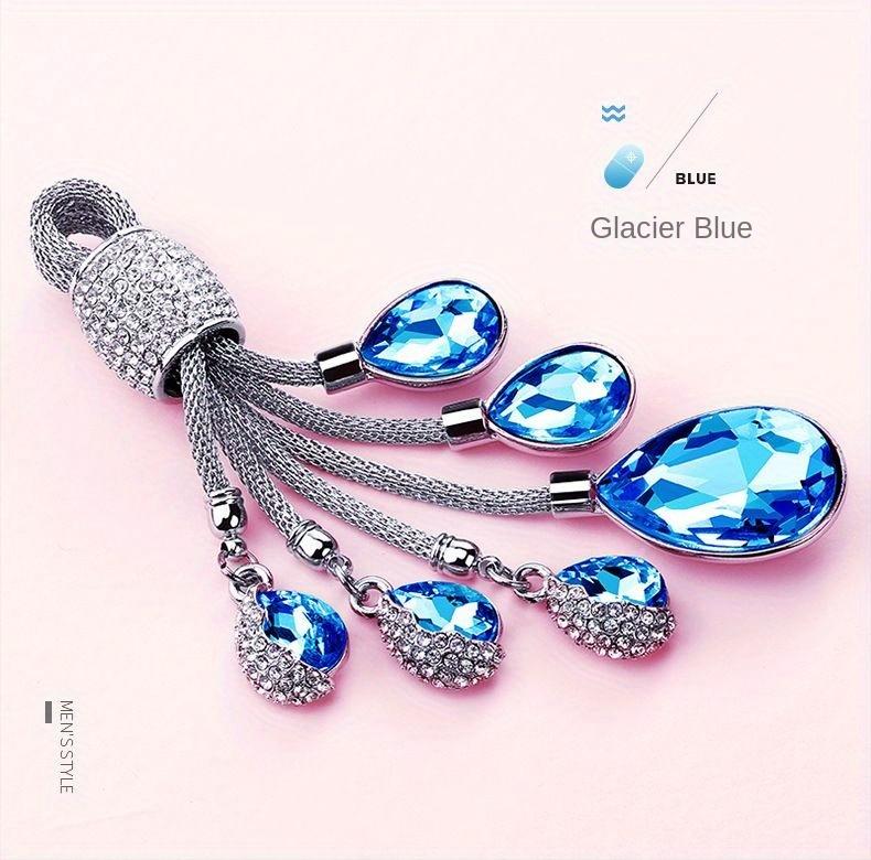 High-End Women's Car Keychain with Horseshoe Buckle, Suitable for BMW and for Mercedes-Benz Key Accessory Cord, Featuring High-Grade Artificial Diamonds