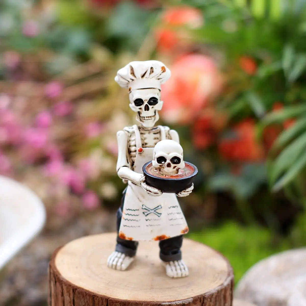 Funny Chef Skeleton Resin Statue, Halloween Gothic Kitchen Decor, Cute Zombie Chef Desk Ornament, 1pc Figurine for Festive Decoration