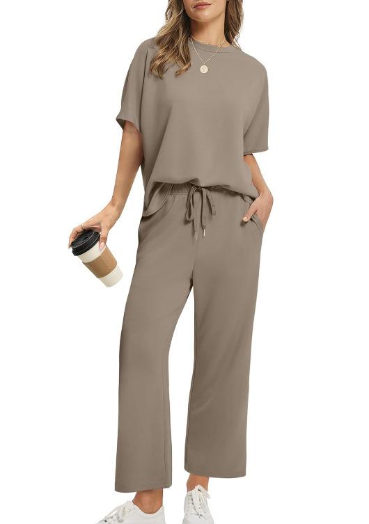 Women's Two-Piece Summer Outfit: Oversized Wide-Leg Cropped Pants Casual Set with Round Neck for Beach Vacation