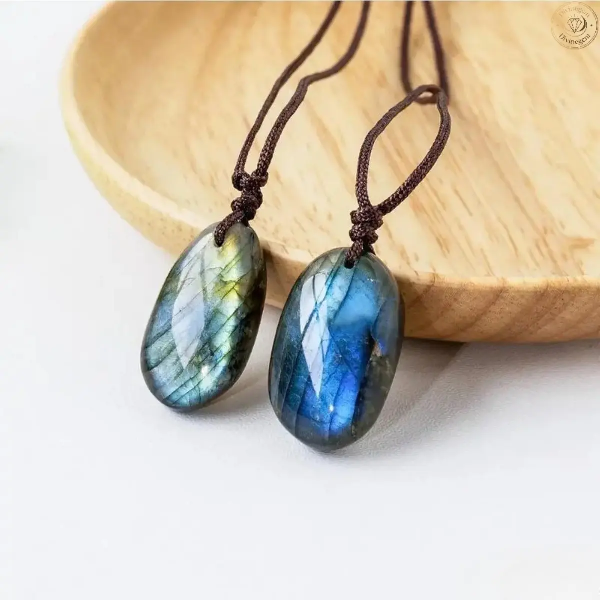 Polished Labradorite Gemstone Pendant Necklace, Natural Flash Crystal Adjustable Cord Jewelry, Spiritual Healing Crystal Accessory For Stress Relief, Daily Wear And Meditation Use For Women