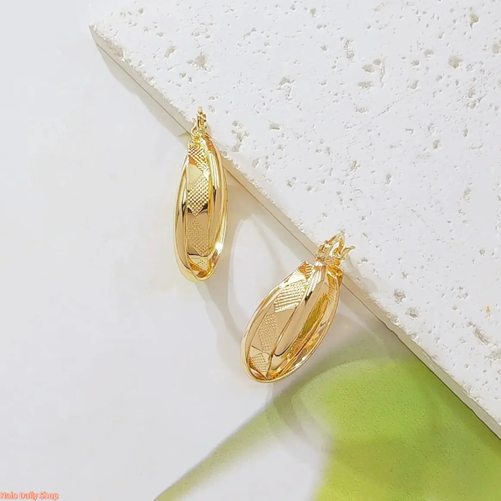 18K Gold Plated Chunky Hoop Earrings Textured Geometric Diamond Cut Huggie Ear Studs Statement Fine Jewelry Anniversary Gift for Women Teen Girls