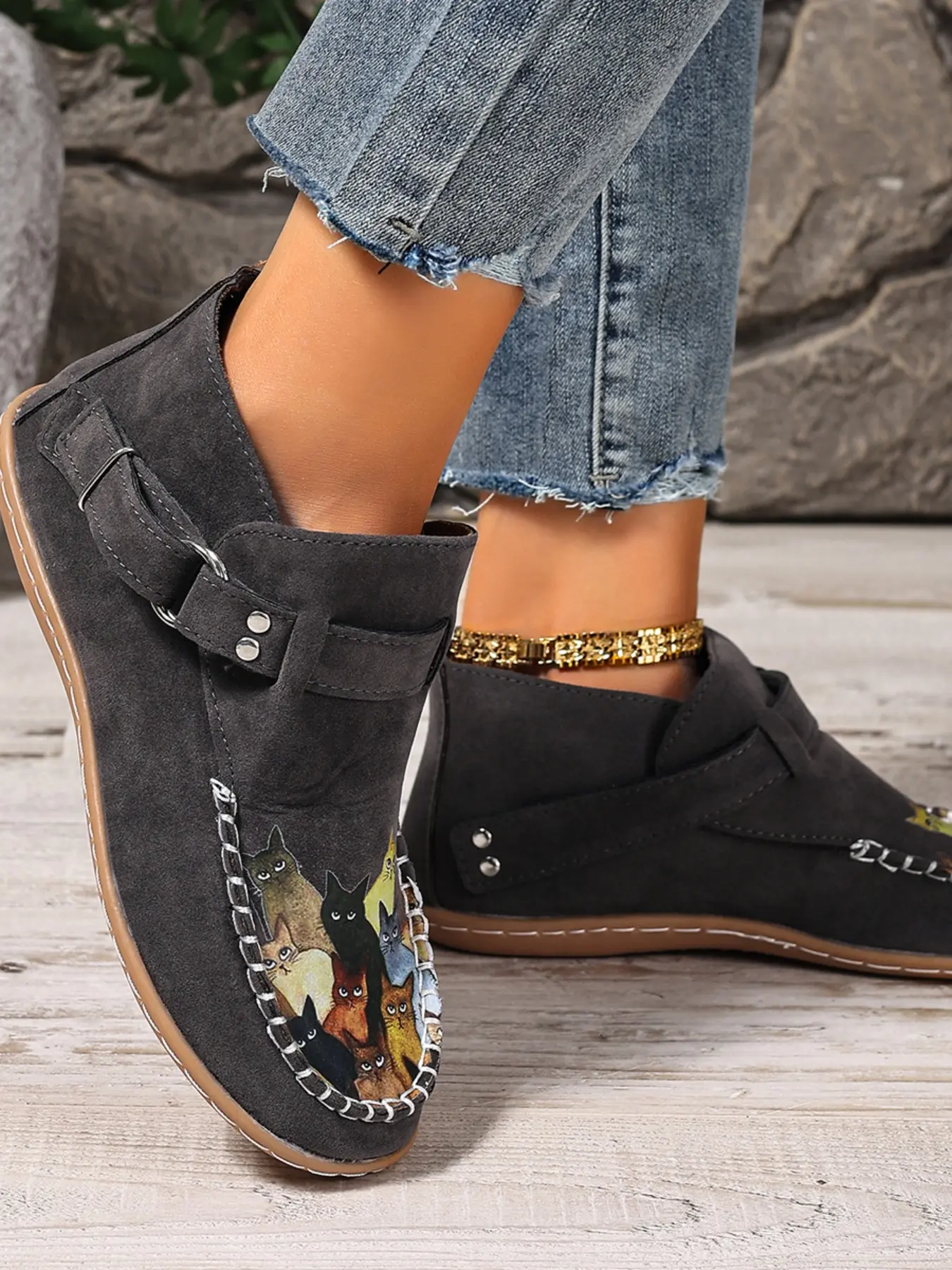 Women's Breathable Slip-On Cat Print Casual Shoes, Lightweight Round Toe Design, Comfortable All-Season Daily Wear, Easy-To-Put-On Anti-Slip, Breathable Slip Ons