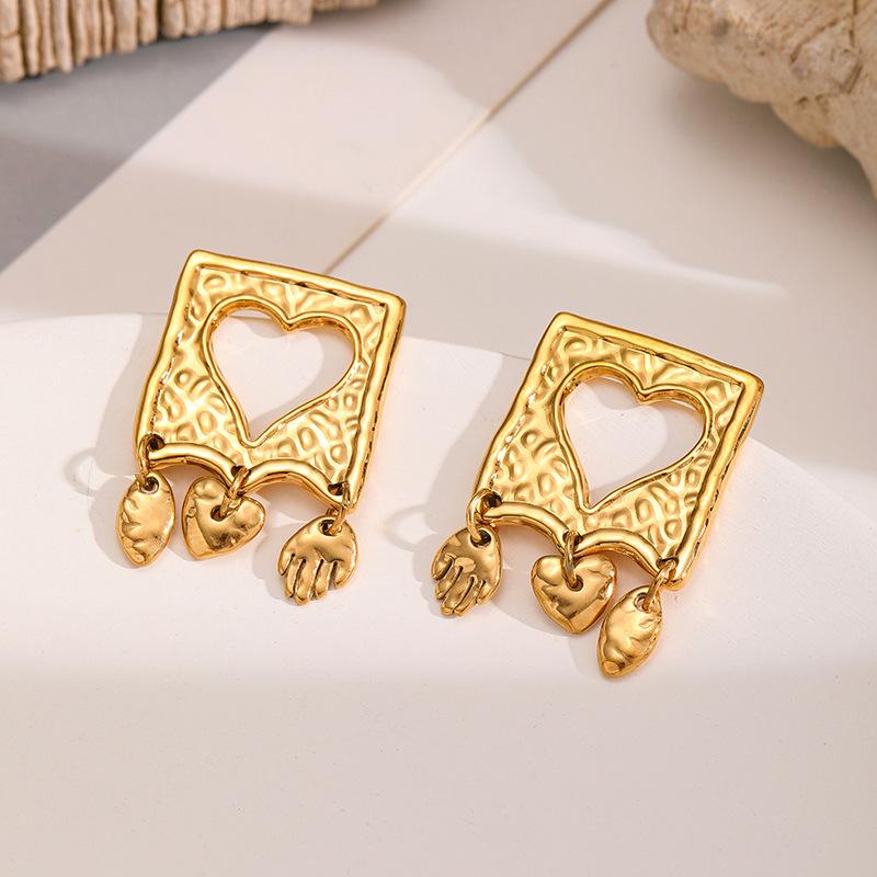 Geometric earrings for women, featuring a heart-shaped original design. These light luxury earrings are made from gold coins and titanium steel, and are suitable for everyday wear without easily fading in color.
