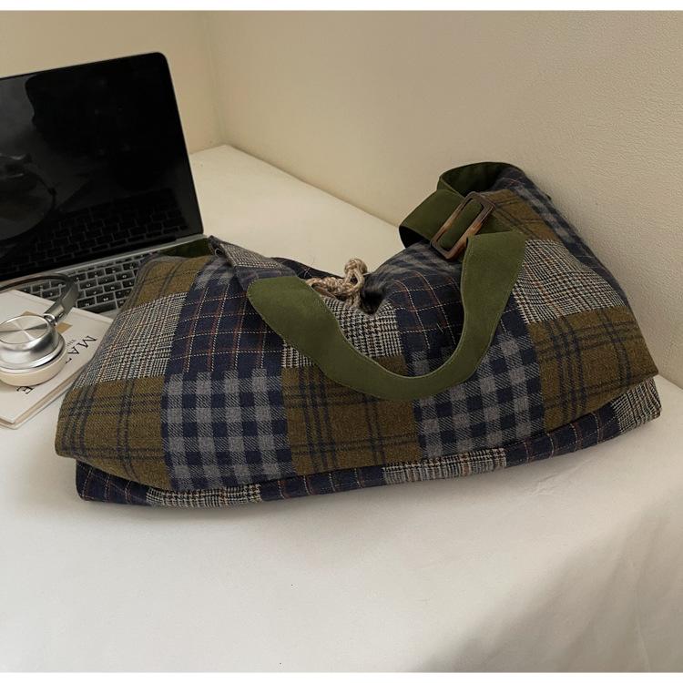 New Winter Plaid Crossbody Bag Fashion Retro Texture Square Shoulder Bag Lightweight Casual Leisure Large Capacty Coach Bag
