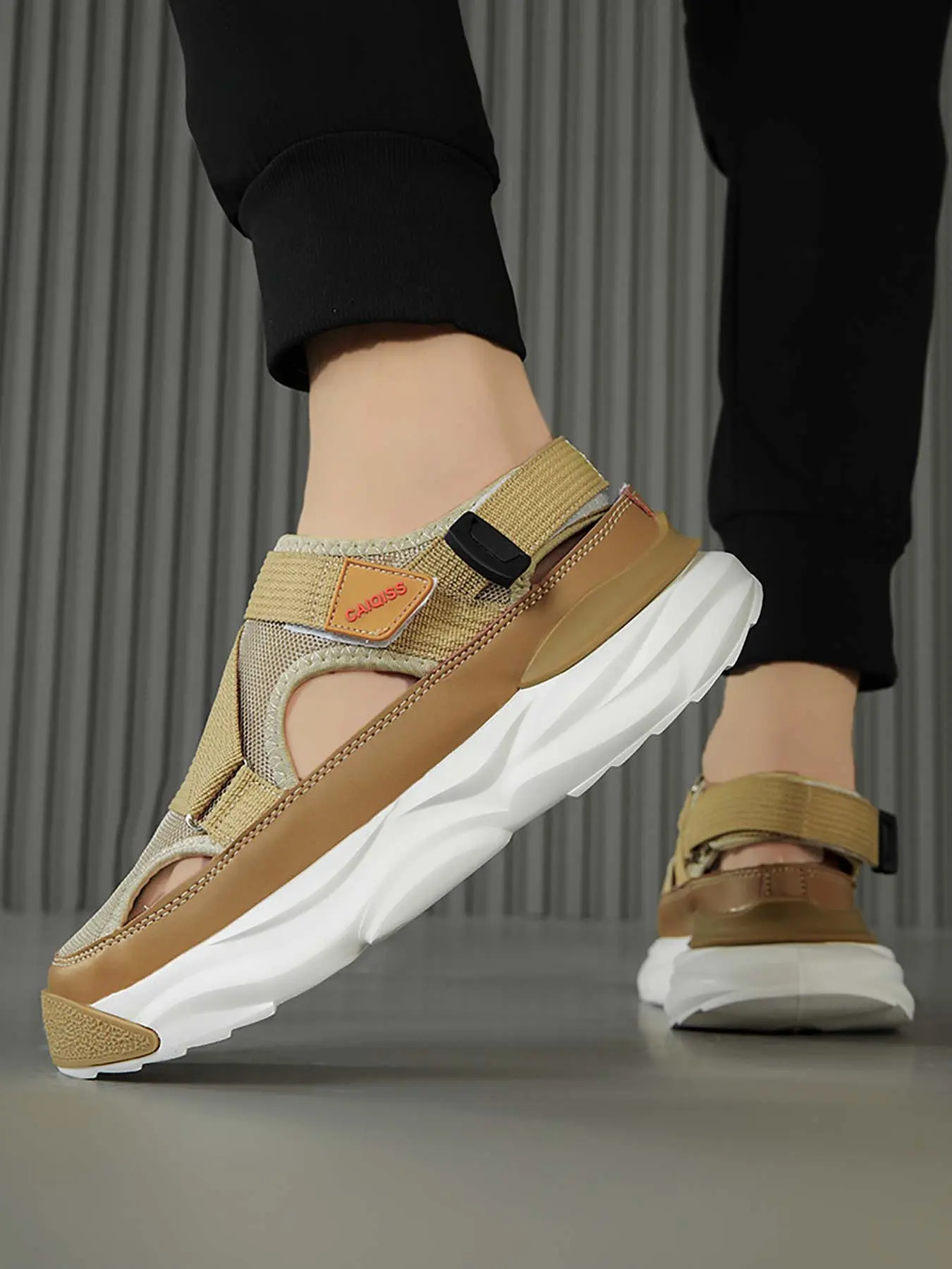 Men's Mesh Adjustable Strap Platform Beach Sandals, Closed Toe Anti-Collision Height Boost Cushioned Outdoor Water Shoes, Light Breathable Dual-Wear Casual Slide Sandals