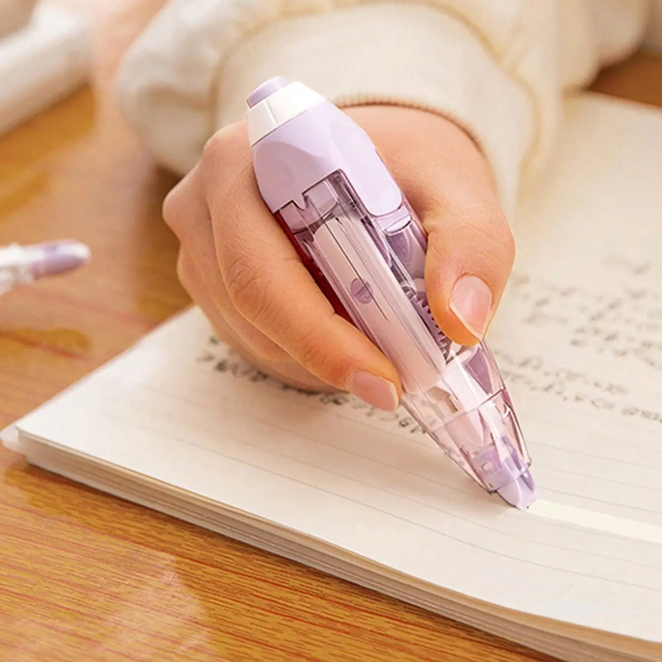 Creative Pen-Style Correction Tape Writing Tool with Refill, Random Colors, 6m Single Stick, Essential for School Start, School Stationery, Stationery Supplies, Replaceable Ink Cartridge