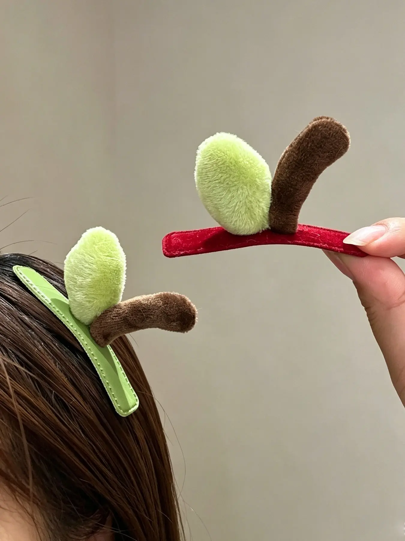2 Pcs Women's Cute Plush Apple Hair Clip, Fun Cartoon Side Duckbill Clip, Sweet and Adorable Hair Accessory, Perfect for Daily Use, Cute Hair Clips, Hairclips