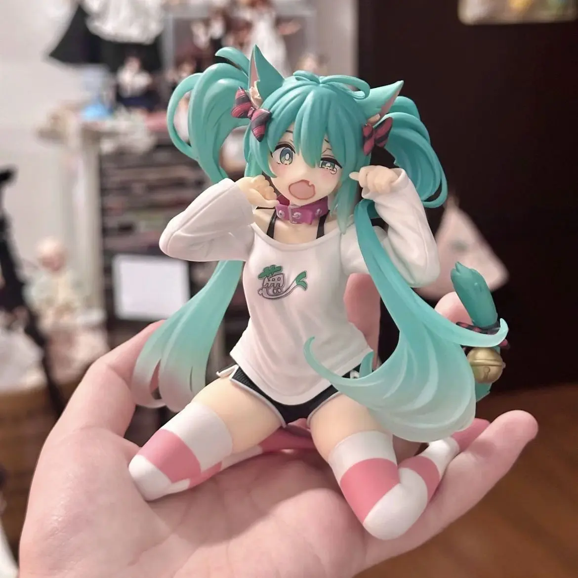 Hatsune Miku Cat Ear Figure, PVC Figure, 12cm Tall, Anime Desktop Decor, Perfect Gift, Secondary Dimension Model, Ideal for Collectors