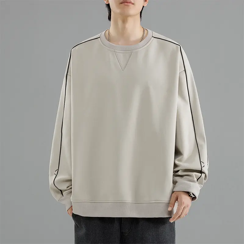 Men's round neck sweatshirt, contrasting black rolled shoulder long sleeved pullover, classic V-shaped chest details, loose casual retro sports streetwear top, soft and comfortable fabric sweatshirt, is an ideal choice for daily wear, sports, gym, and clo