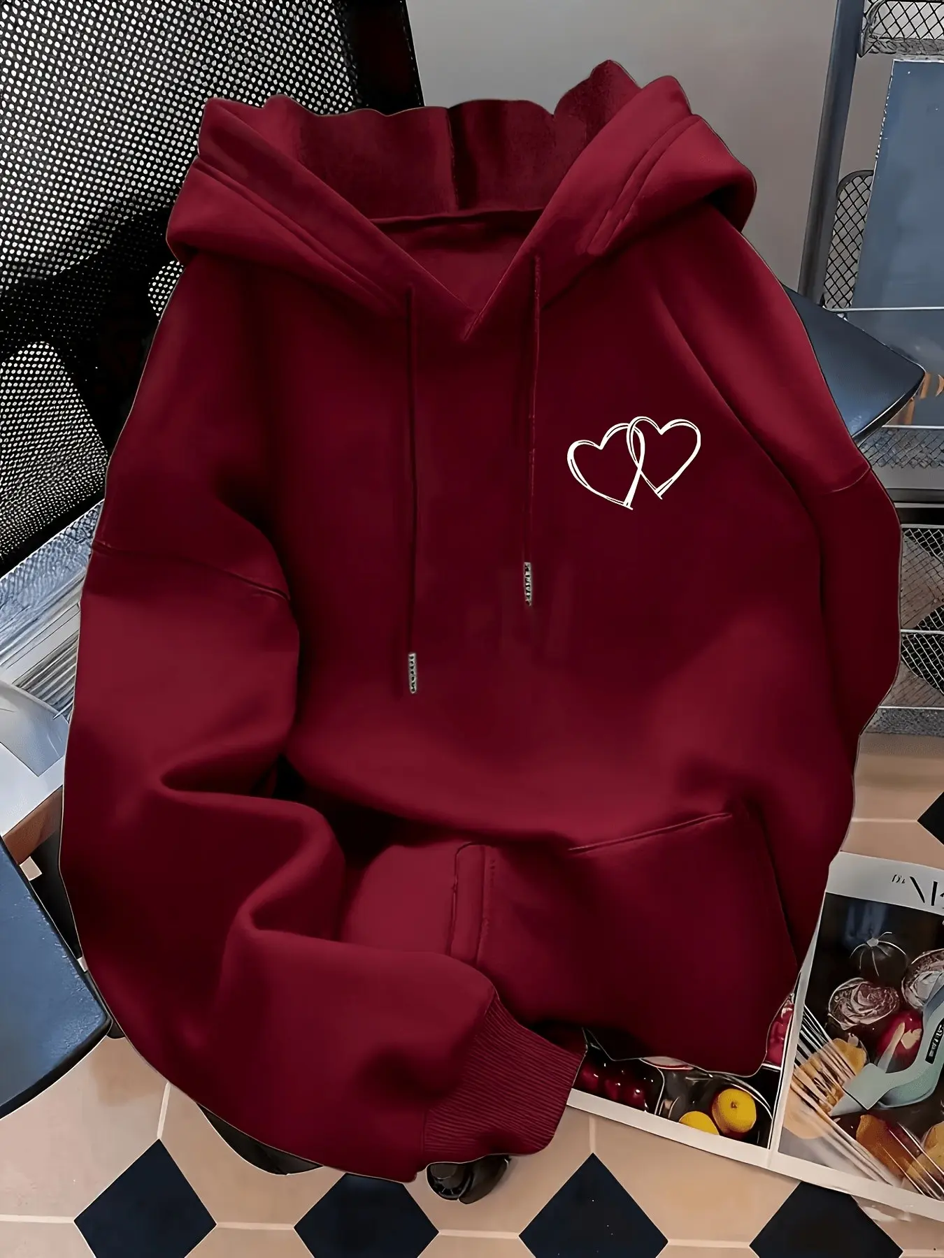 Women's Fall Winter Fleece Lined Cute Hoodie, Simple Heart Print Loose Fit Long Sleeve Top, Casual Unlined Pullover for Daily Wear