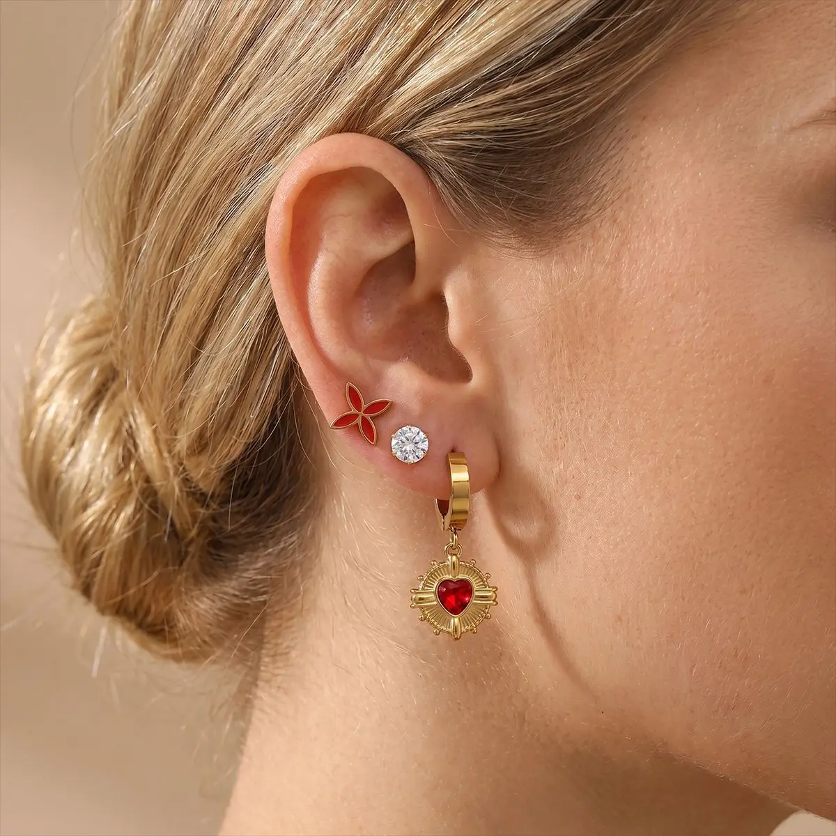 Effortless Glamour Vintage Red Heart Dangle Huggie Earrings Baddie Viral Gold Tone Stainless Steel Sunburst Charm Drop Earrings Retro Elegant Jewelry For Women Daily Party Outfit