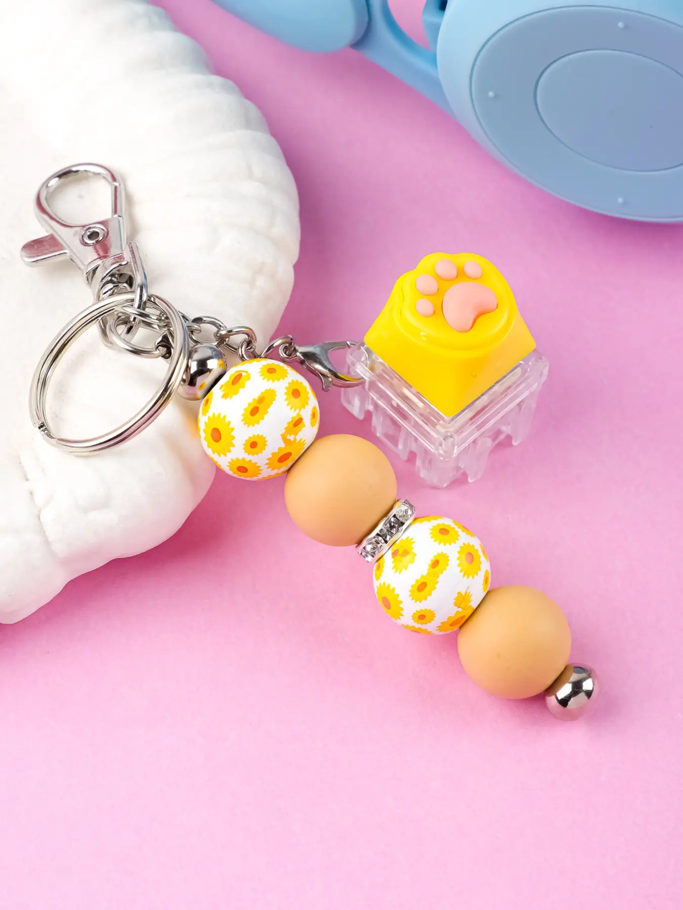 Cute Cat Paw Mechanical Switch Keychain, Floral Beads Fidget Toy, Pressable Clicker Key Ring, Aesthetic Y2K Accessory for Women