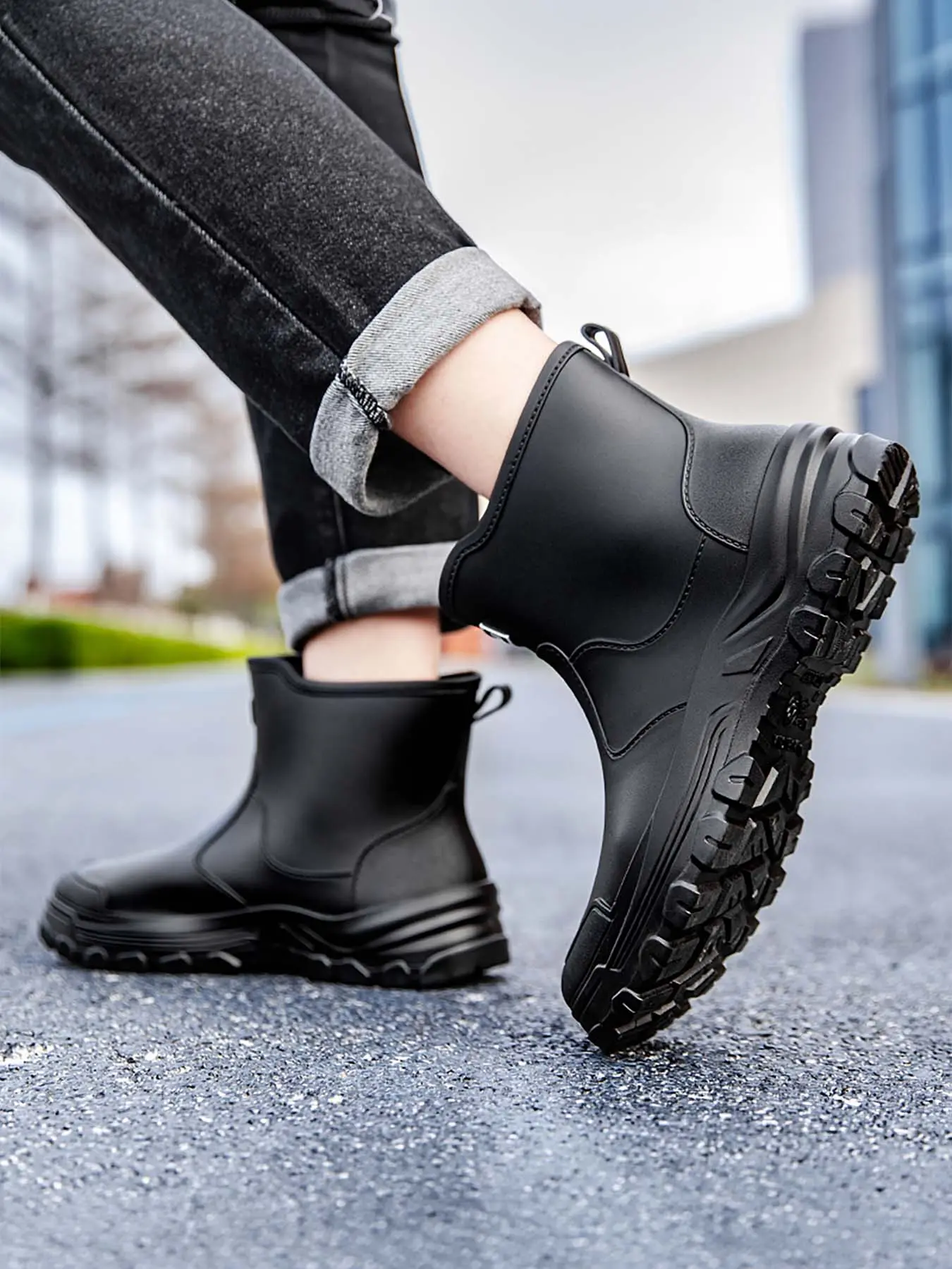 Men's mid-calf rain boots, hiking boots, trail shoes with strong grip, water-resistant shoes, waterproof and slip-resistant shoes for outdoor fishing, thickened and wear-resistant