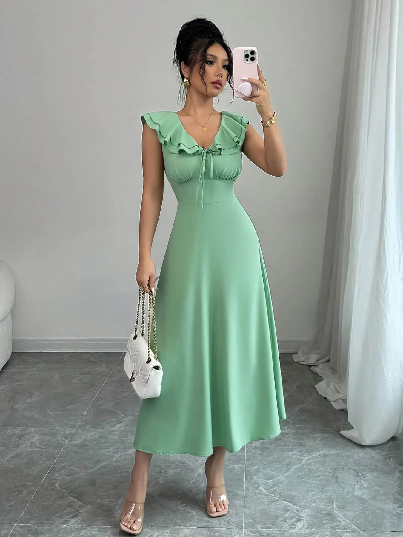 A women's fashionable French gentle style sleeveless waist cinching holiday dress with a ruffled V-neck tie design, suitable for summer, best friend gatherings, park picnics, and dates, Summer Tank Dresses