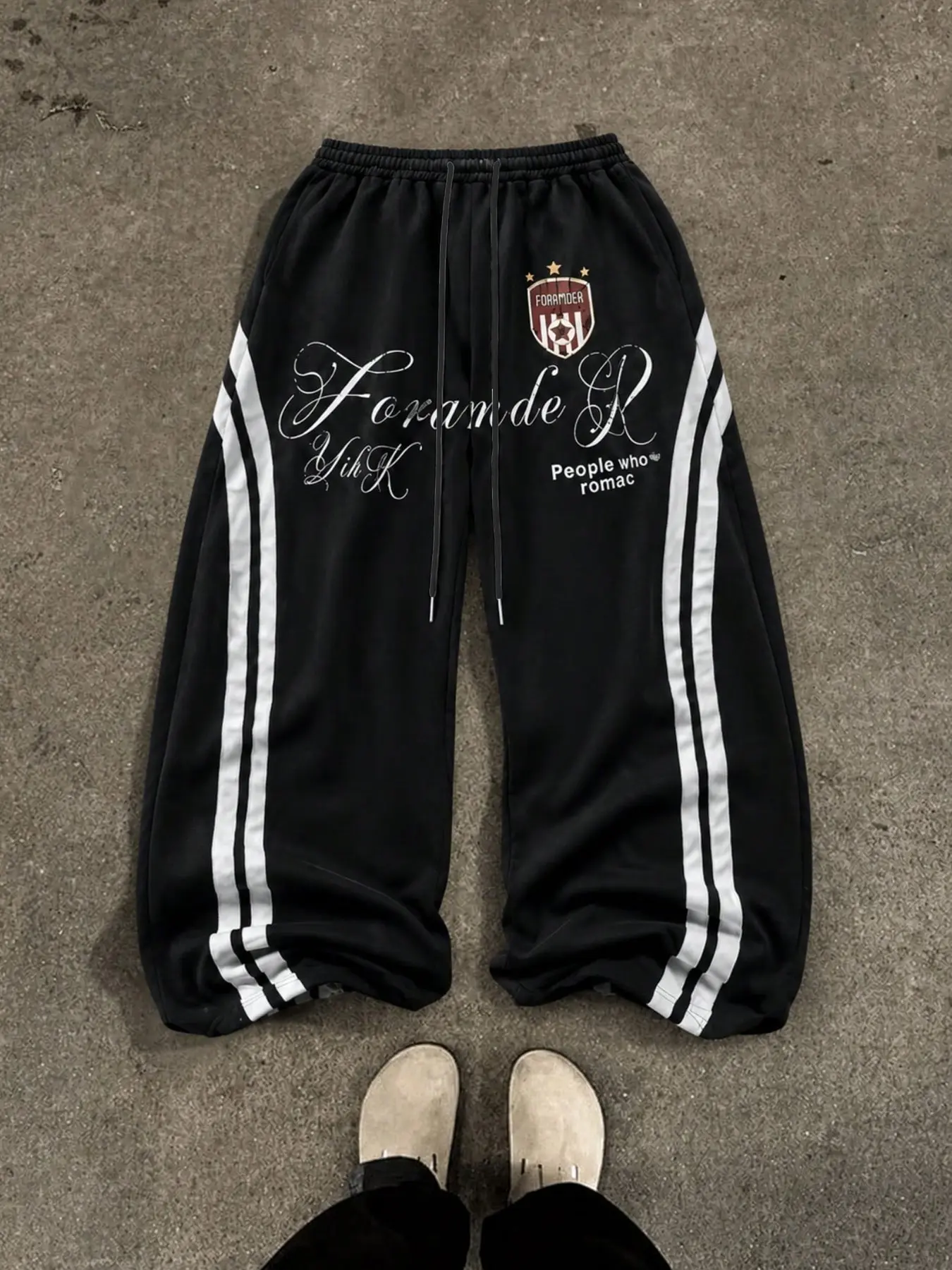 Men's Street Style Wide Leg Sport Pants, Chicano Script Badge Print, Drawstring Waist, Loose Fit, All Seasons, Fitted, Unlined