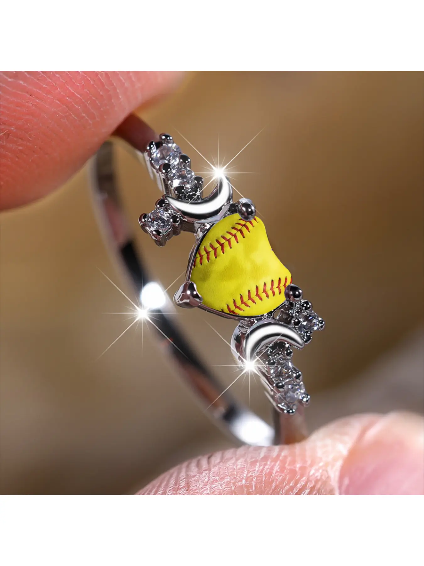 Yellow Softball Heart Ring, with a double crescent diamond-encrusted design, a niche accessory exclusive to baseball enthusiasts, and a commemorative jewelry for teammates with a strong sense of atmosphere