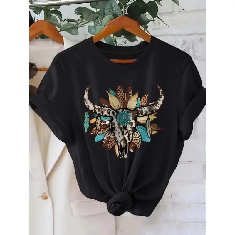 Women's Fitted Western Bull Skull & Turquoise Graphic Tee, Breathable Casual Cotton-Blend Crew Neck Short-Sleeve Top, Casual Cotton Tee
