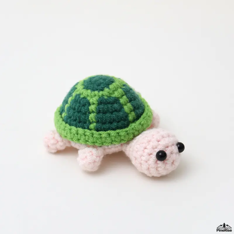 Handmade Crochet Turtle-Shape Pendant - Unisex Yarn-Woven Cute Ornament, DIY Decor Accessory, Outdoor Travel Gift for Leisure & Outdoor Recreation