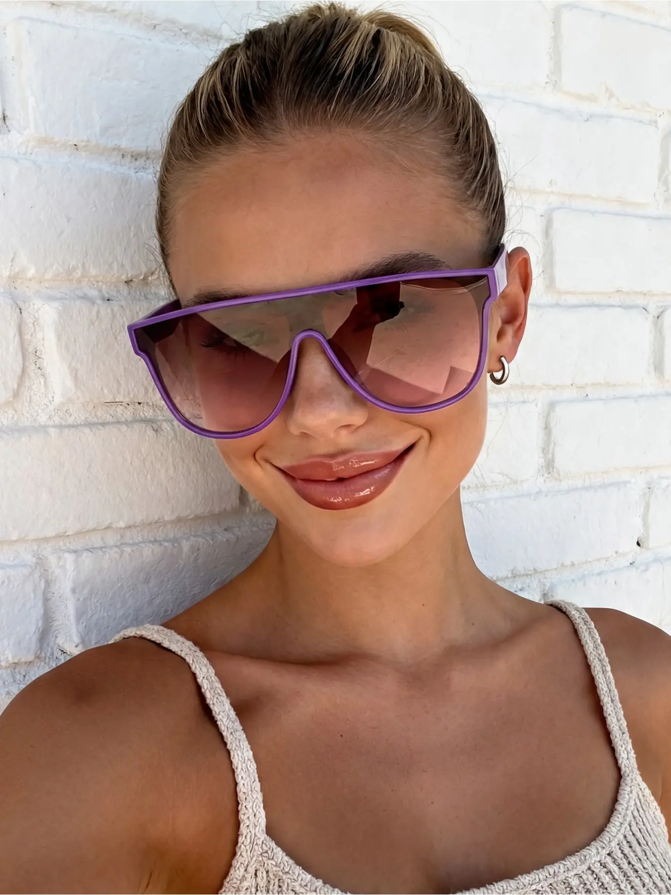 1 pair of unisex one-piece stylish sunglasses, suitable for driving, fishing, street photography, beach vacations, outdoor outfits, family outings, parties, camping, and party clothing accessories.