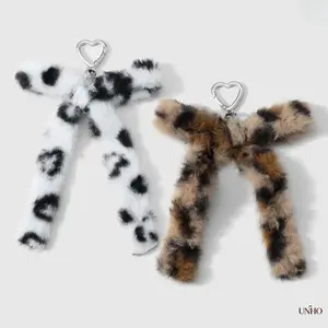 1 piece sweet, cool retro, unique DIY keychain/bag charm featuring multicolored leopard and tiger patterns with a plush bow—suitable for girls’ everyday wear and as a holiday gift.