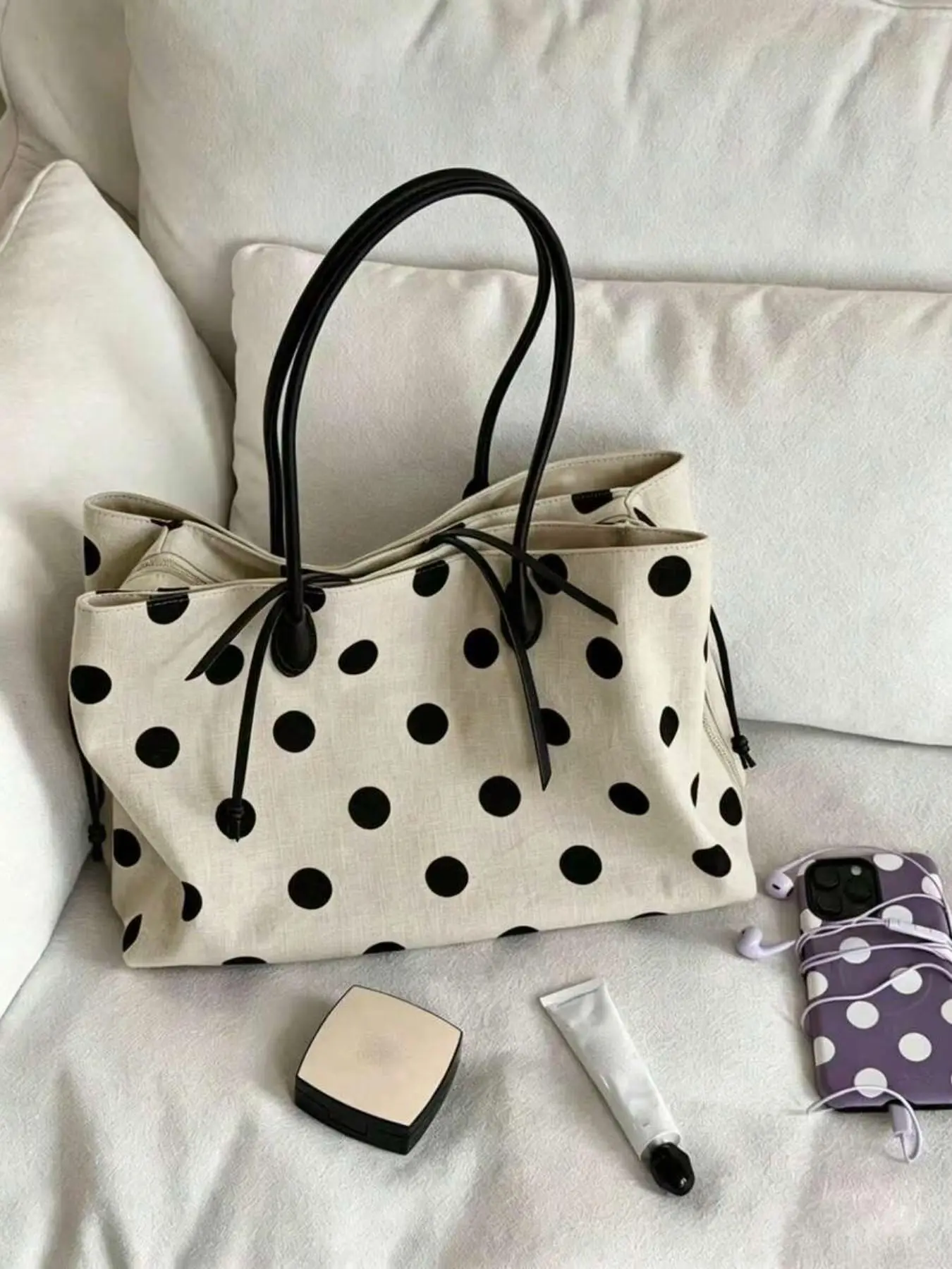 Wave Point Bow Tote Bag, Large Capacity Foldable Shoulder Bag, Soft Commuter Crossbody Bag, Butterfly and Star Pendant, Lightweight, Multi functional, Fashionable, Versatile for Commuters, Convenient for Travel, Simple, Fashionable Casual Bag