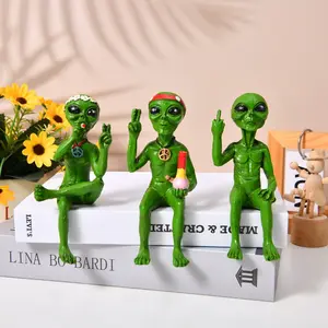 Resin Statue Alien Ufo Dwarf Garden Sculpture, Creative Small Gnome Decorative Ornament, Unique Outdoor Decoration Piece