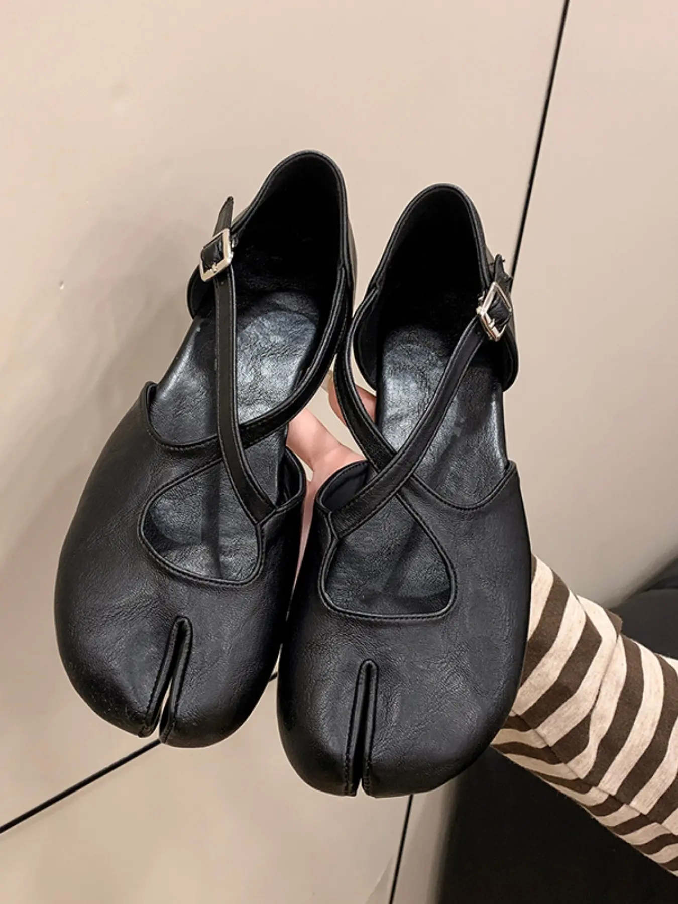 Adjustable Narrow Strap Open Back Shoes, Soft Leather Round Toe Design, Breathable Hollow Out Flat Sandals, Comfortable Non-Pressing Footwear