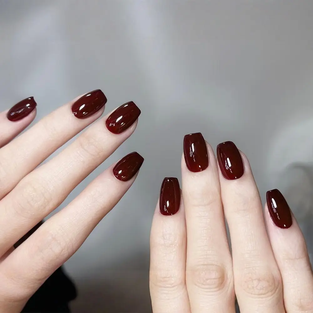 Fair-Skin-Flattering Red Press-On Nails Sticker Set, 30-Piece Solid-Color Glossy Nail Art Accessories