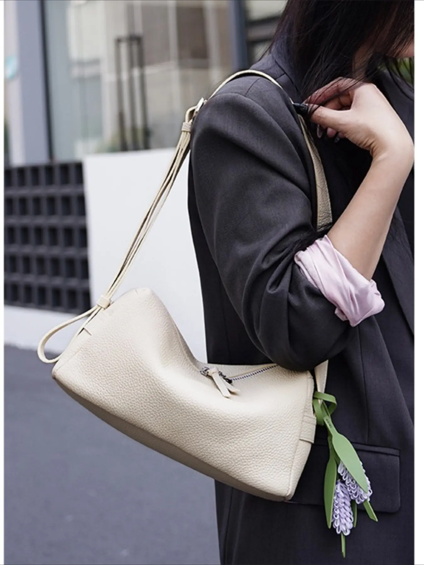 Simple portable Korean 2026 high-grade texture shoulder messenger bag, genuine leather women's bag, niche new pillow early spring, Casual Shoulder Purse