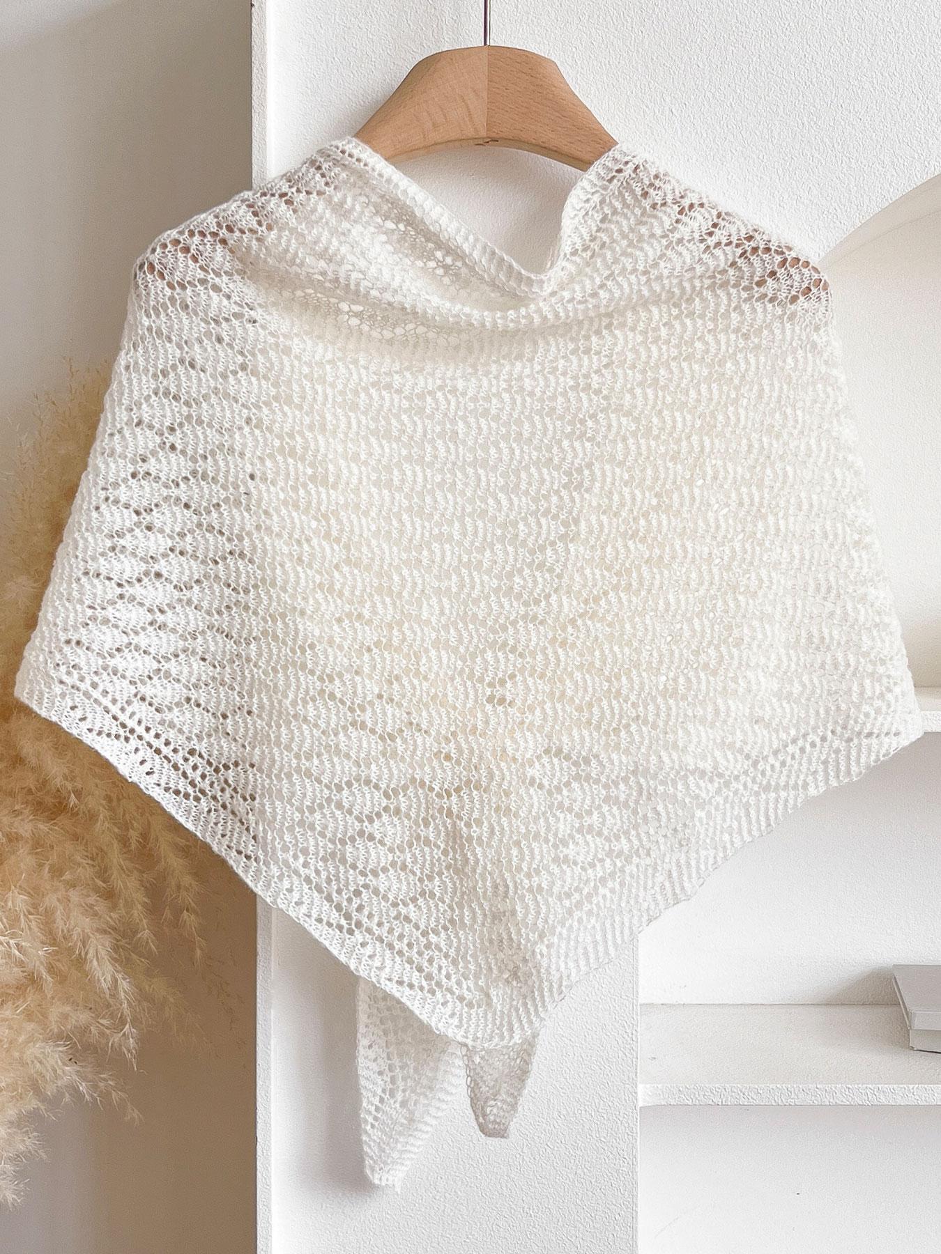 Elegant Women's Plain Triangle Shawl, Soft Comfortable Fashion Accessory, All-Season Wear, Versatile Daily Use, Stylish Casual Wrap