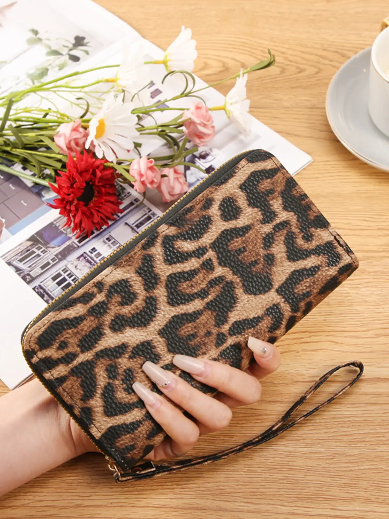 Leopard Print Long Zip Around Wallet for Women, Vintage Animal Pattern Wristlet Clutch Purse, Multi Card Slots Large Capacity Cash Phone Holder