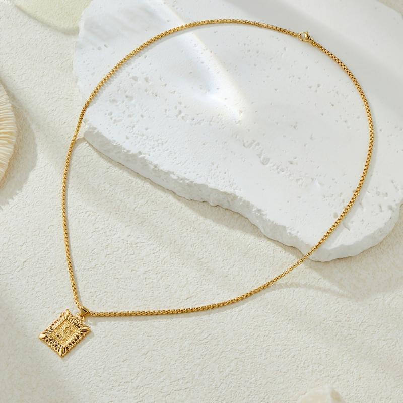 A Hip-Hop Style Copper Pendant Necklace Featuring a Gold-Plated Stainless Steel Chain, with Options for All 26 Letters A-Z, Making It a Stylish And High-End Jewelry Gift. Birthday Gift