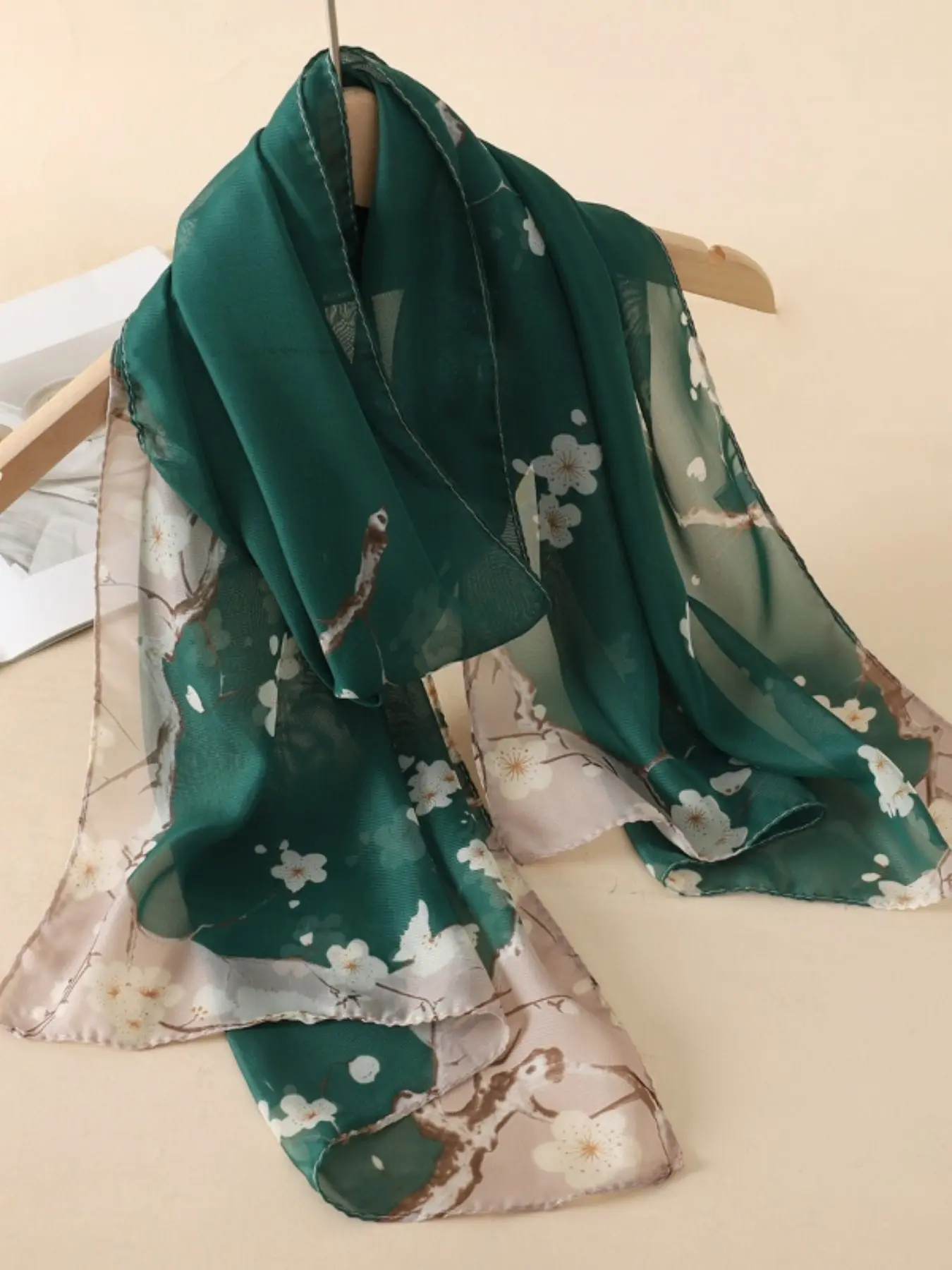 Women's Fashion Summer Outdoor Sun Protection Scarf, Elegant Fitted Random Print Chiffon Scarf, Stylish Floral Trim Design