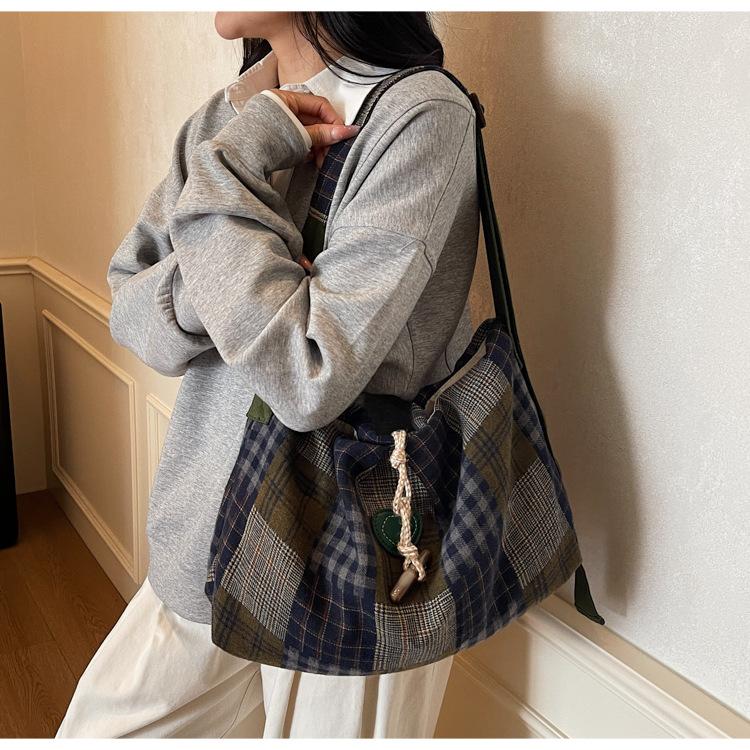 New Winter Plaid Crossbody Bag Fashion Retro Texture Square Shoulder Bag Lightweight Casual Leisure Large Capacty Coach Bag