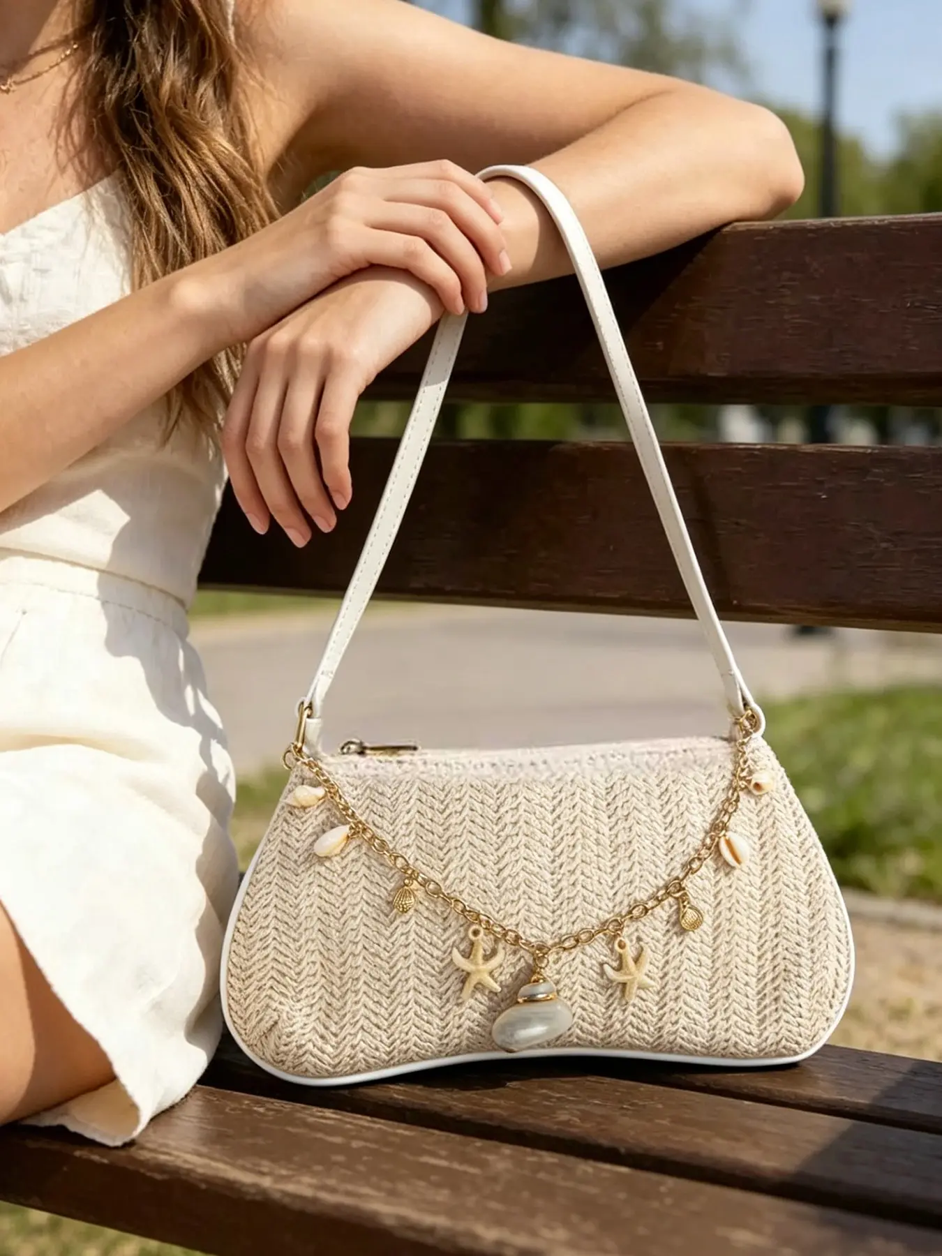 A niche design pearl shell chain pendant straw woven bag, versatile shoulder bag that can accommodate mobile phones and lipstick, suitable for beach vacations, Elegant Shoulder Bag, Crossbody Purse, Handbag Shoulder Purse, Crossbody Bags, Woven Purses