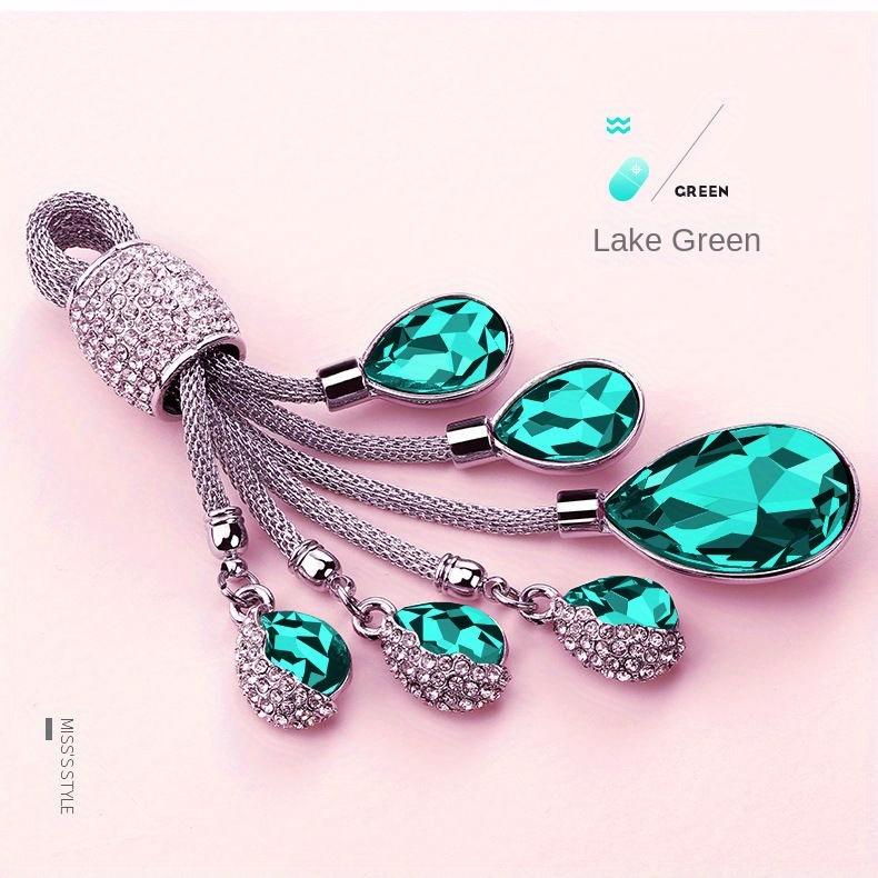 High-End Women's Car Keychain with Horseshoe Buckle, Suitable for BMW and for Mercedes-Benz Key Accessory Cord, Featuring High-Grade Artificial Diamonds