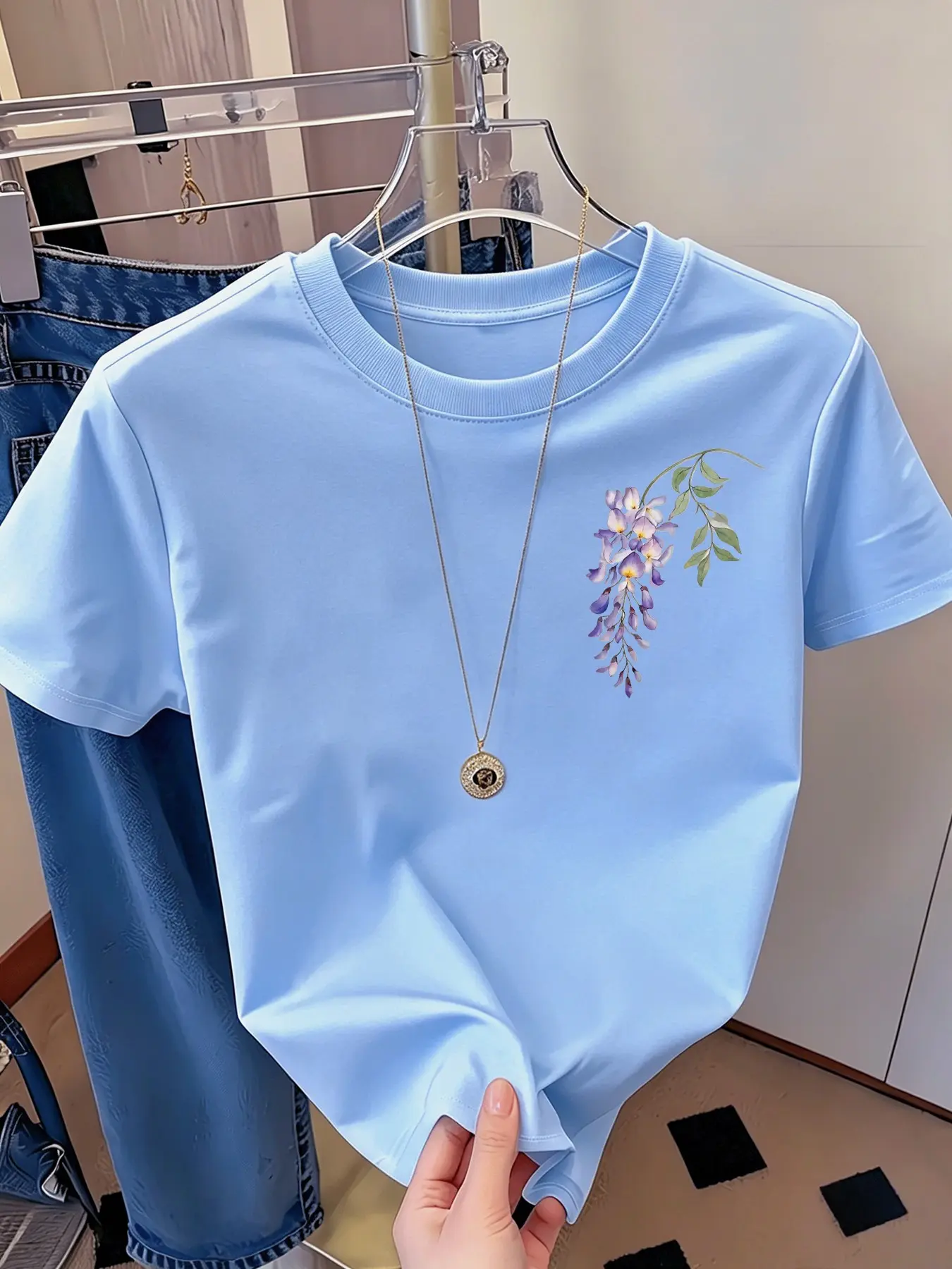 Women's Creative Iron-On Print Comfortable Casual Everyday Slight Stretch T-Shirt, Stylish Daily Wear, Perfect for All Seasons