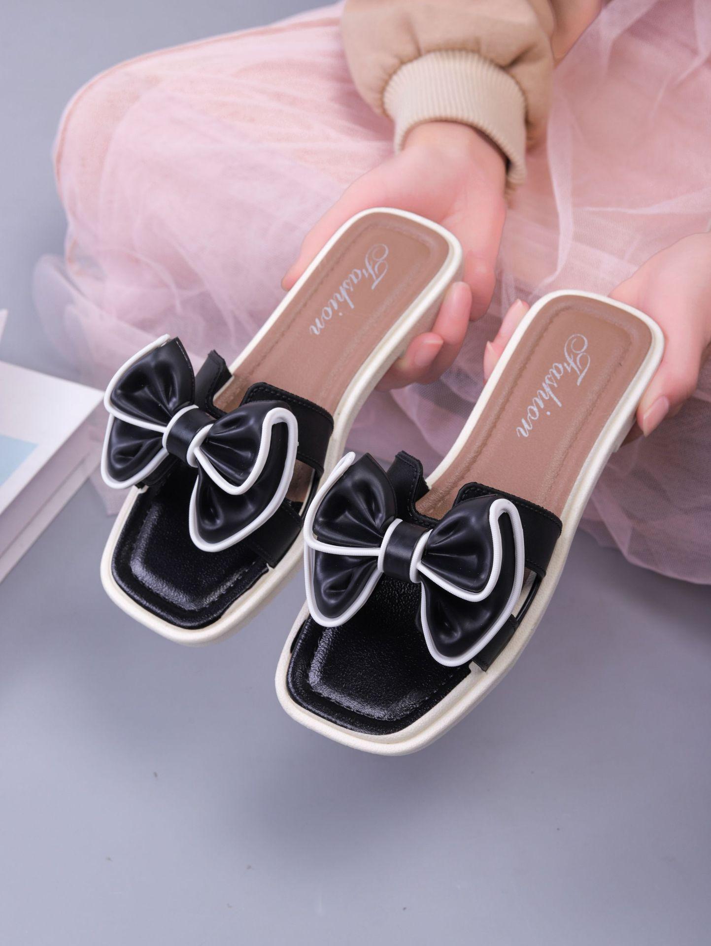 New style women's outdoor slippers with floral design, soft sole, fashionable, non-slip, flat bottom, butterfly square buckle, summer sandals for women