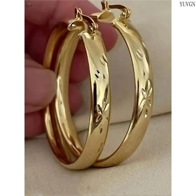 Women's 35mm Gold Leaf Engraved Chunky Textured Huggie Hoop Earrings - Click-Top Closure Vintage Metallic Female Jewelry for Daily Wear, Office Gift
