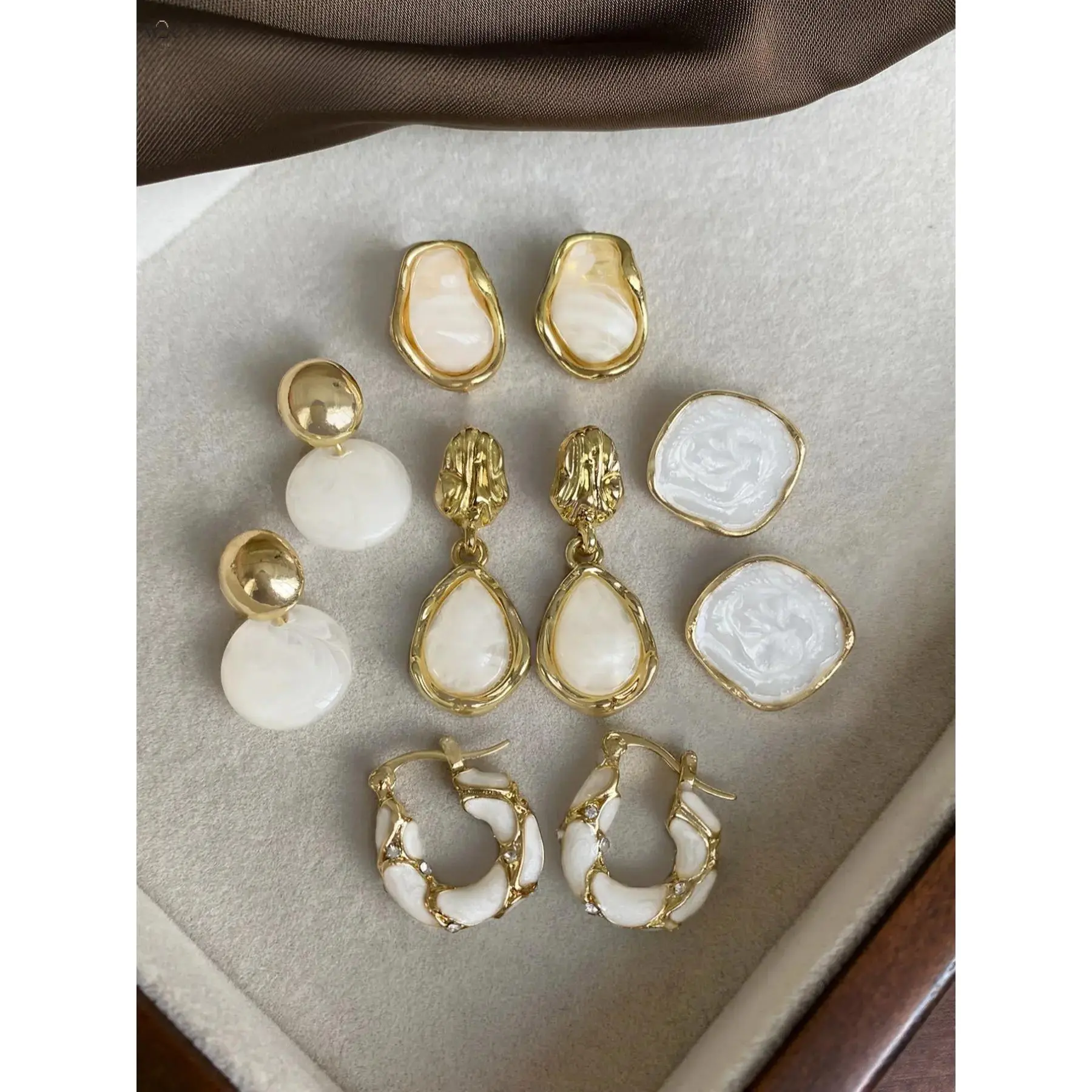 Women's 4-Pair Vintage White Swirl Enamel Gold Earring Stacking Set - Plain Zinc Alloy, Irregular Teardrop Dangle, Oval Stud, CZ-Inlaid Huggie Hoops, Square Flat Drop, Cream Marble Textured Multi-Style Jewelry for Daily Wear, Earrings For Women, Female