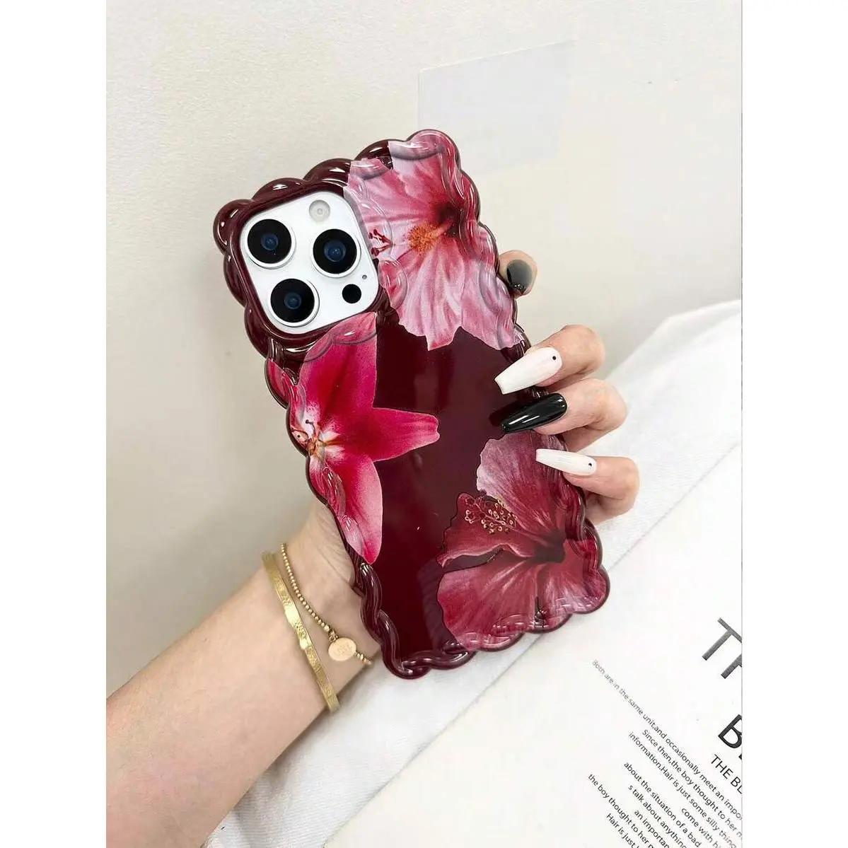 Minimalist Cream Wavy Floral Painted Thick Shockproof Protective Phone Case Compatible With IPhone 17pro/17Air /17/17promax16/11/16pro/16plus/16promax/16e/15Promax/13/14/12/XS/XR/7G/8P, Anti-Drop Phone Protective Case