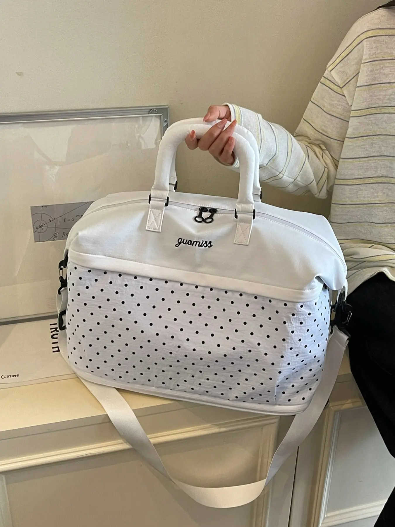 Large Capacity Travel Duffel Bag, Polka Dot Design, Waterproof Nylon, Adjustable Strap, Multi-Compartment, Ideal for Short Trips
