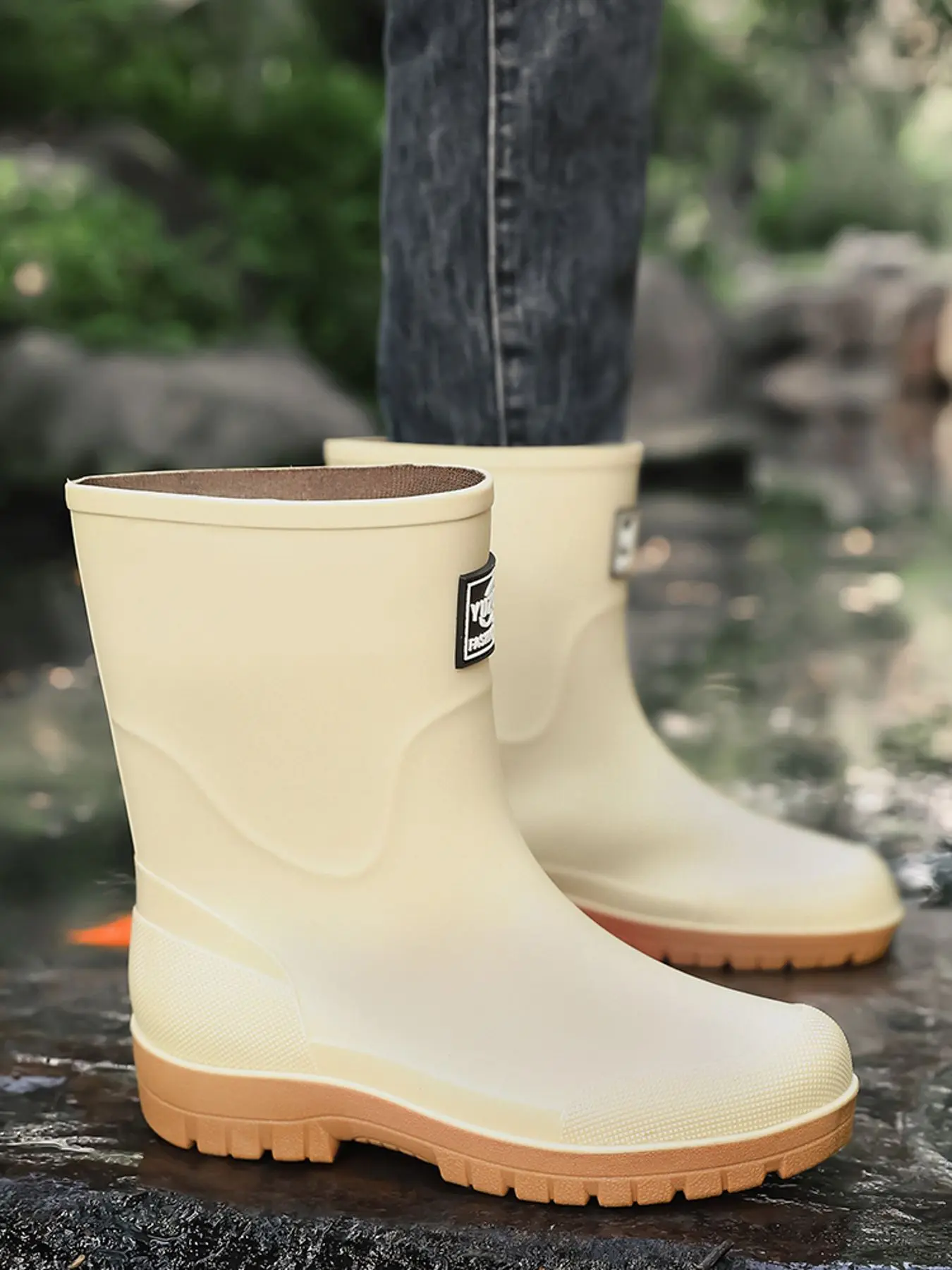 Men's mid-calf fashion rain boots, outdoor hiking boots, strong grip, Waterproof Outdoor Footwear