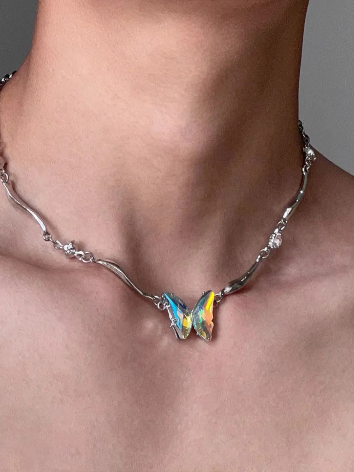 Aurora Rainbow Crystal Butterfly Pendant Choker, Enchanted Necklace, Curved Metal Link & Side Clear Rhinestone Design, Fairycore Accessory, Adjustable Size Fit Most Neck, Sparkling Necklaces for Teen Ladies, Casual Outfit Prom Wedding Present
