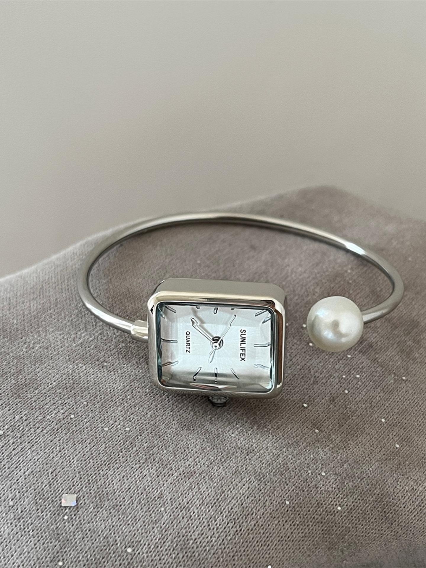 Women's Elegant Silver Color Quartz Watch, Rectangle Dial, Mineral Glass, Buckle Closure, Perfect Gift for Fashion Women