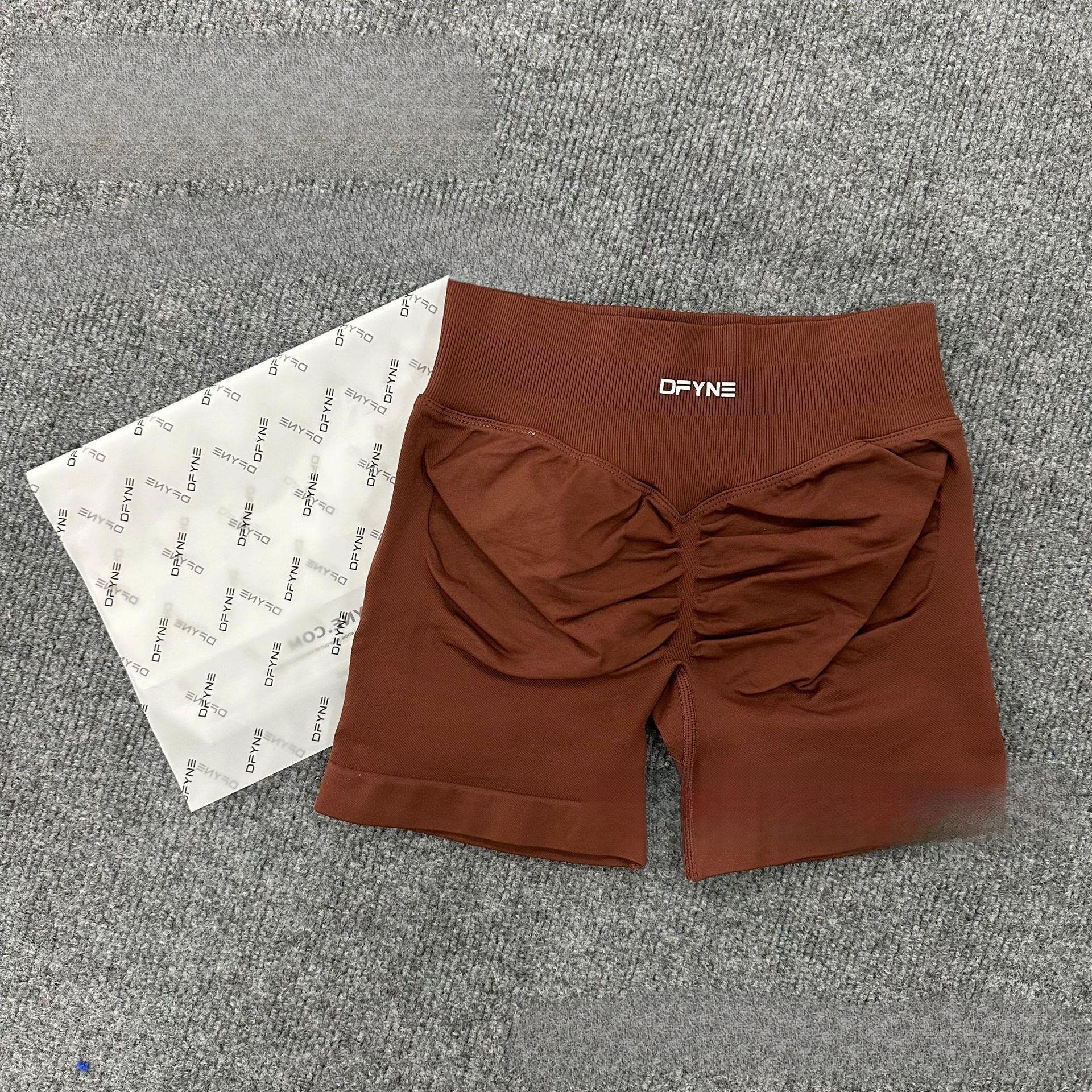 DFYNE's best-selling three-section high-waisted shorts with hip-lifting design, perfect for running, fitness, and yoga. They flatter the tummy, lift the hips, and make legs appear longer – a must-have for spring and summer.