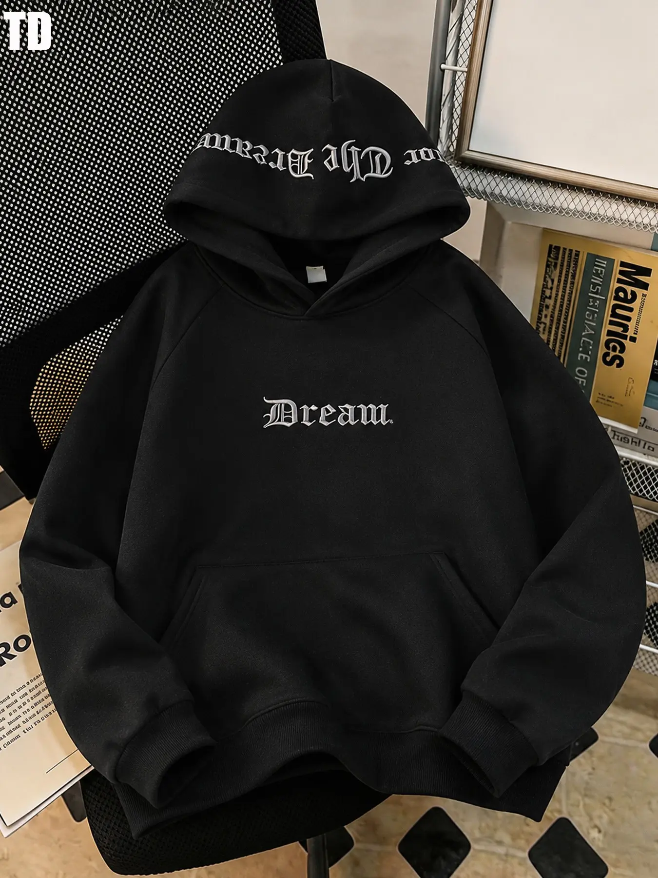 Td Gothic Style Hooded Sweatshirt, Unisex Loose Fit Black Streetwear, Casual Outerwear, All Seasons, Graphic Letters Design, Trendy Hoodie Sweatshirt