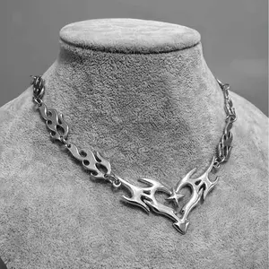 1pc Gothic Punk Men' Barbed Wire Flame Heart Pendant Necklace - Edgy Thorns Cross Suitable for Halloween, Parties, Year-Round Wear, Gothic Gift for & Men